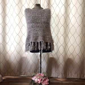 Sleeveless shawl